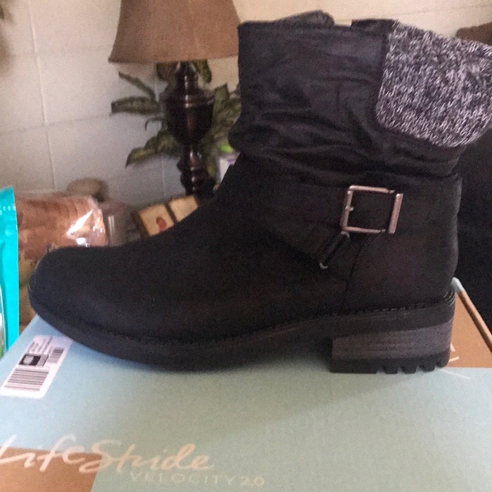 Lifestride sz 9.5M…NWT..black ankle boots..